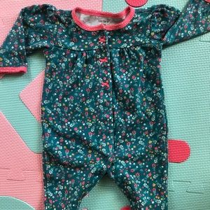 5/$25 🌟🌟Carter’s onesie 🌟🌟